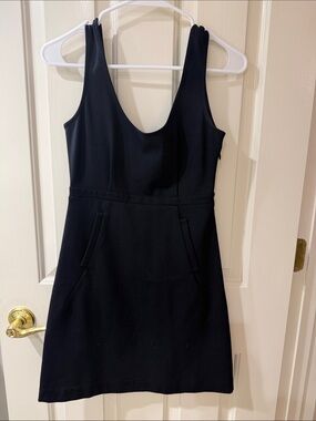 Like New Size 0 Theory Black Sleeveless Scoop Mini Dress